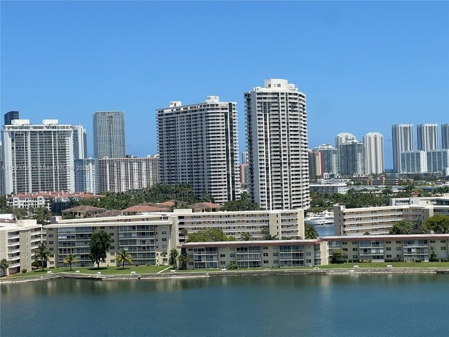 Building Photo - 18051 Biscayne Blvd