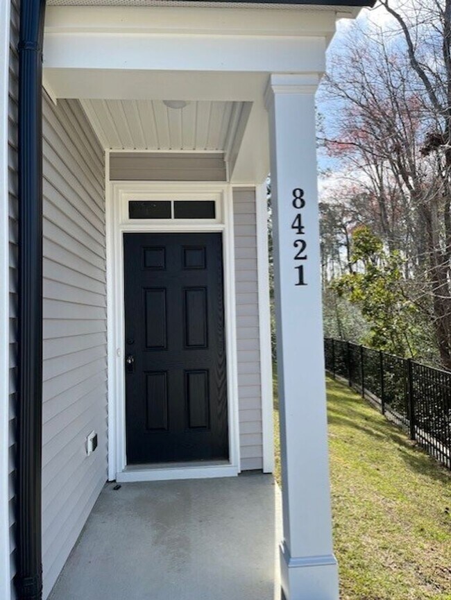 Foto del edificio - Discover this modern townhouse in Winnabow, NC,