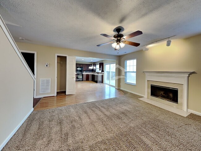 Foto del edificio - 4529 Hawthorn Dr
