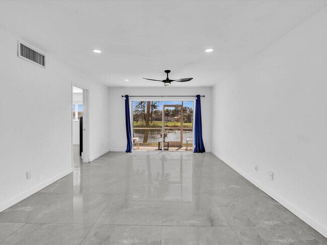 Building Photo - 2451 SW 82nd Ave