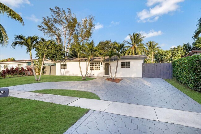 Foto del edificio - 368 SW 64th Terrace