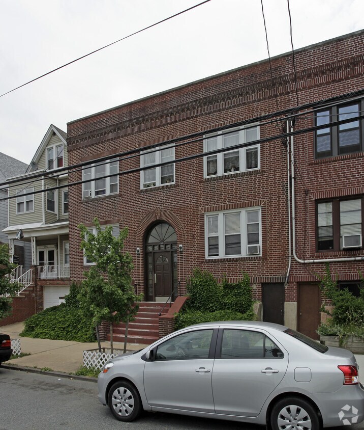 Primary Photo - 456 Avenue E