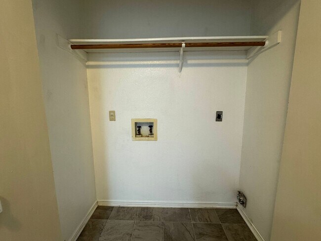 Foto del edificio - 1902 Windward Dr