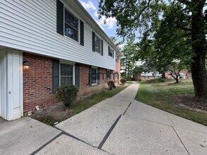 Building Photo - 7025 Carriage Hill Dr