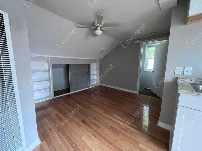 Foto del edificio - 1028 E Harry Ave