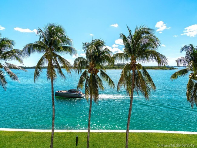 Foto del edificio - 2436 Fisher Island Dr