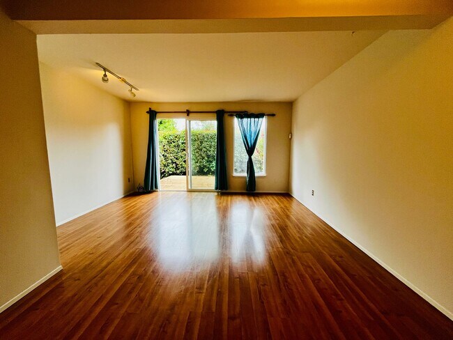 Foto del edificio - Adorable Townhouse Located in Downtown Pou...