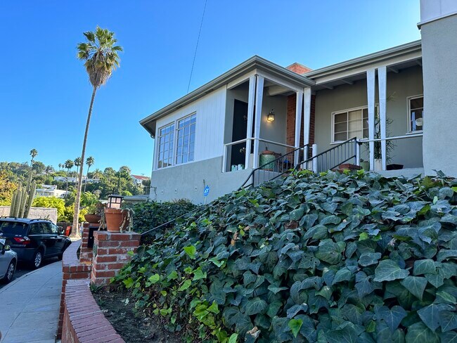 Foto del edificio - 1544 Murray Dr