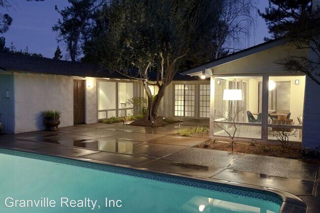 Foto del edificio - 3 br, 2.5 bath House - 2470 W San Jose Avenue