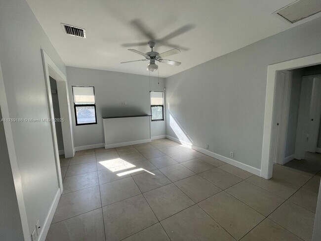 Building Photo - 423 53rd St