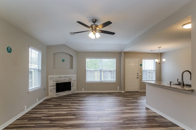 Foto del edificio - 18207 Trinity Knoll Way