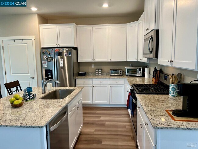 Foto del edificio - 2048 Lavender Pl