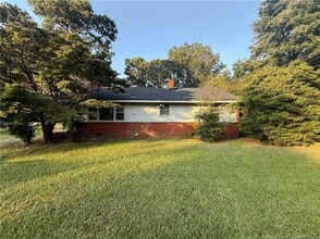 Building Photo - 4216 Rosehill Rd
