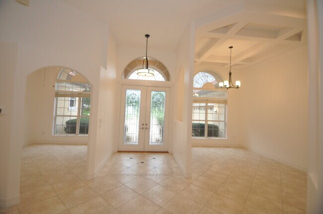 Building Photo - 12 Clementina Ct