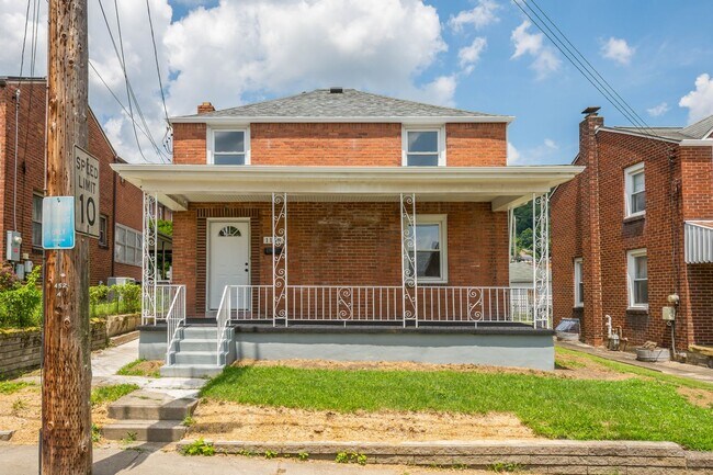 Building Photo - Newly renovated 3 bedroom home in McKees Rocks available now!