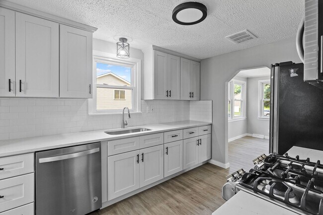 Foto del edificio - 3 Bedroom House in Coon Rapids