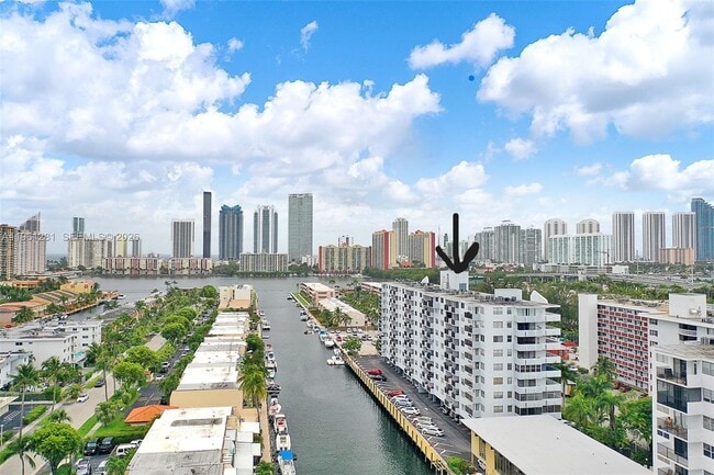 Foto del edificio - 3703 NE 166th St