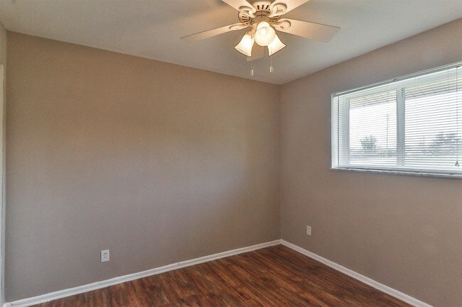 Building Photo - 497 S Holmes Ave