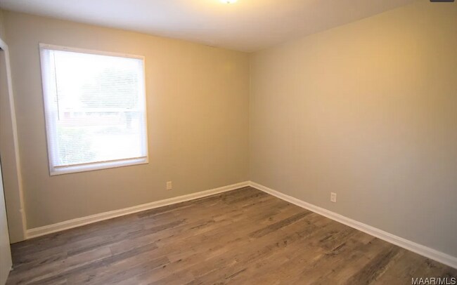 Building Photo - 1201 Buckingham Dr