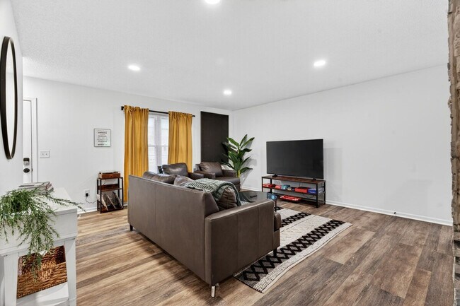 Foto del edificio - 2126 Hungerford Dr