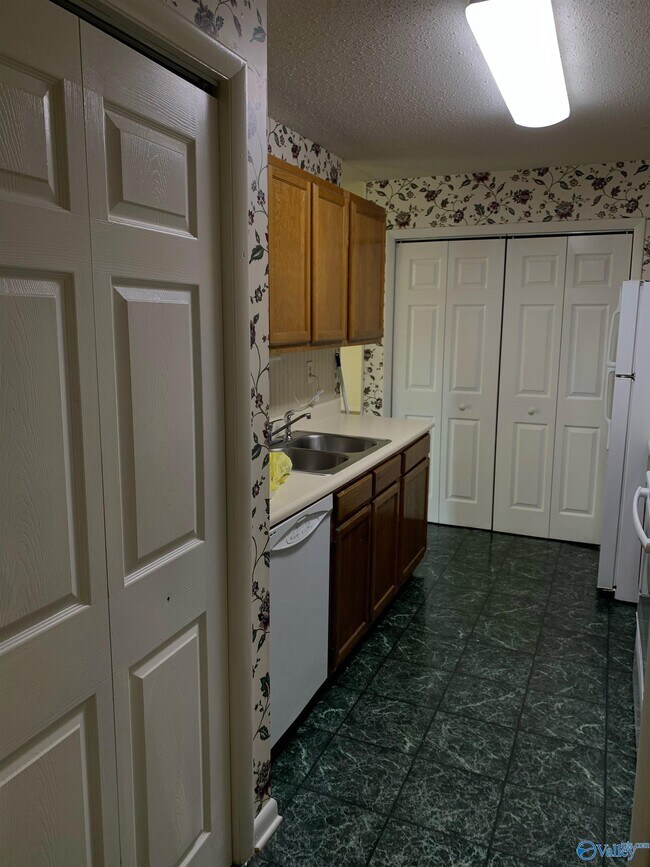 Foto del edificio - 4987 7 Pine Cir
