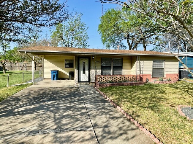 Building Photo - 3300 Bengston St