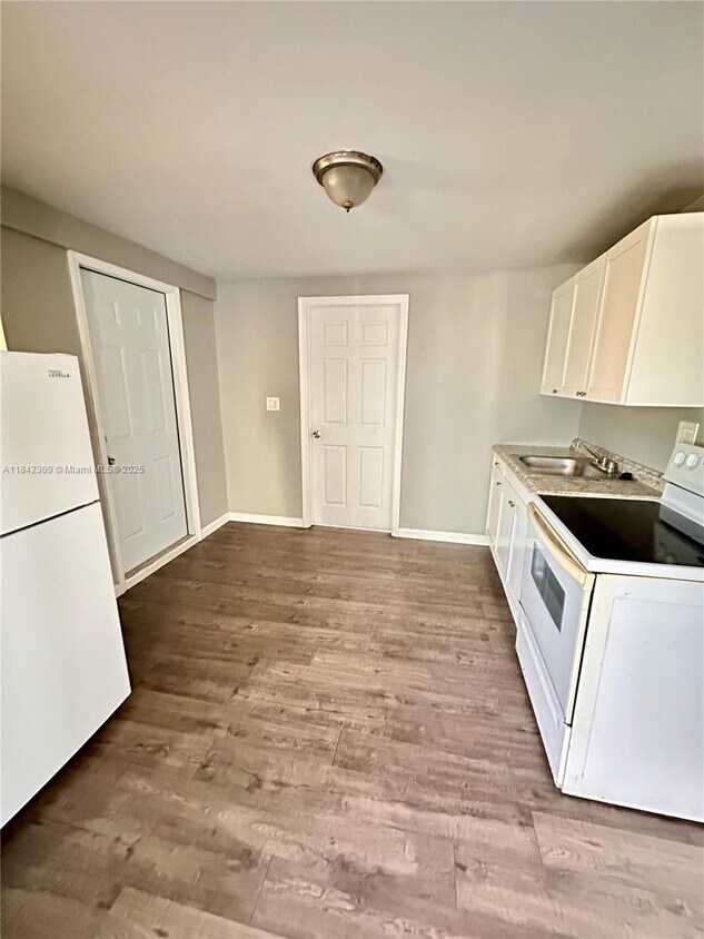Foto principal - 6326 NW 4th Ave