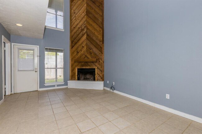 Building Photo - 103 Normal Park Dr