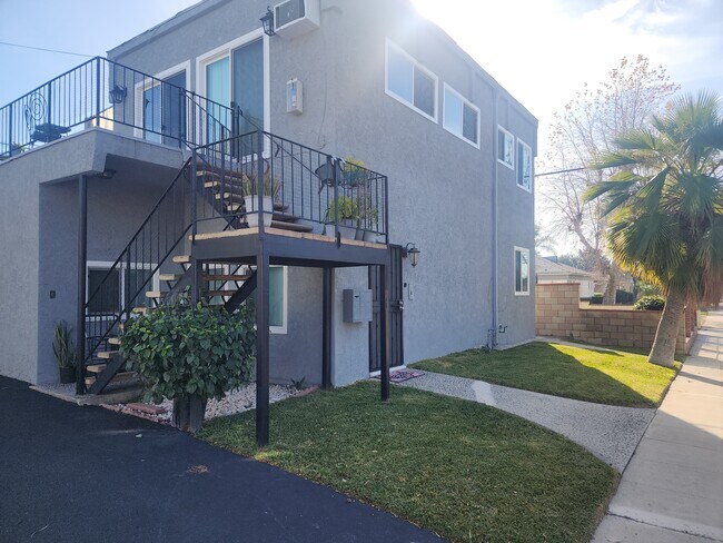 4311-16 - 1138 N Parish Pl