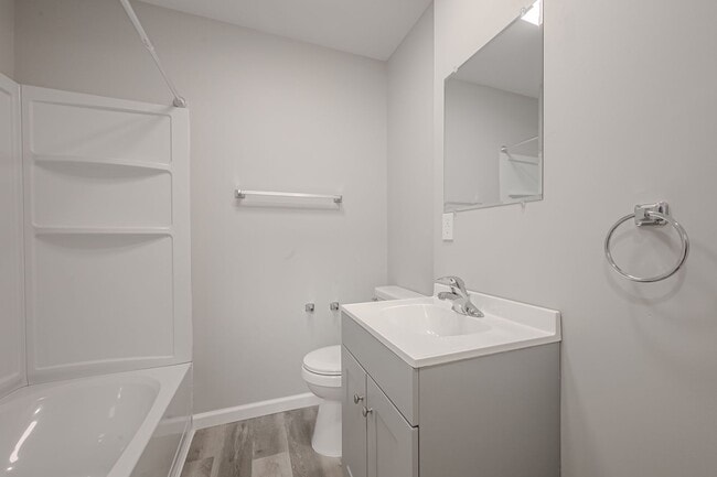 Building Photo - 3 Bedroom Townhouse