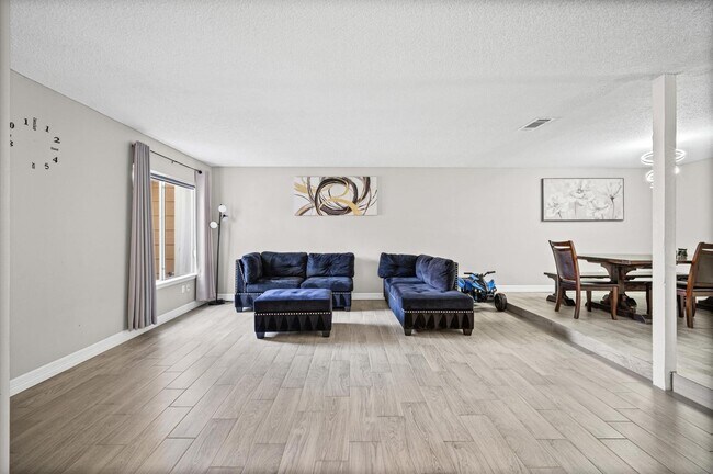 Foto del edificio - 6171 Dryad Dr