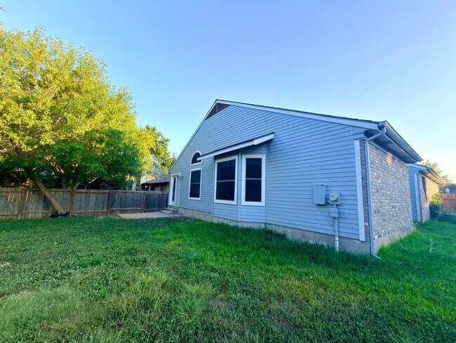 Foto del edificio - 1008 Settlers Valley Dr