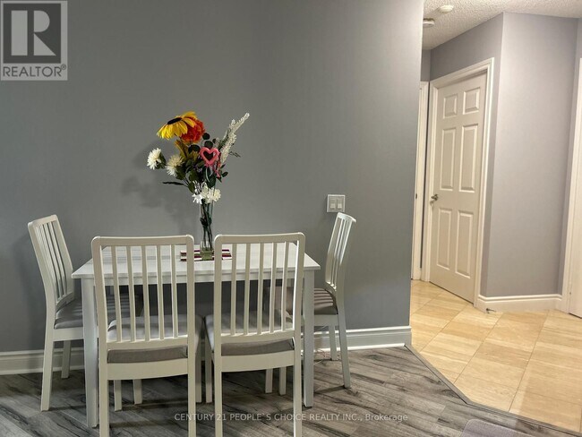 Photo du bâtiment - 80 Harrison Garden Blvd