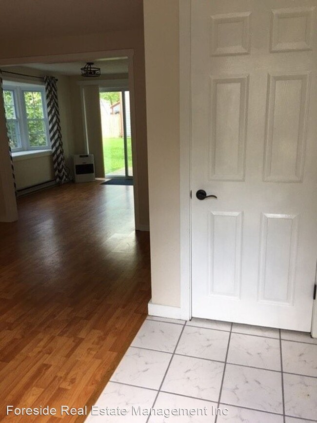 Building Photo - 2 br, 1.5 bath House - 48 Munroe Lane
