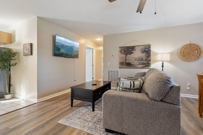 Foto del edificio - 707 Bagwell Ct