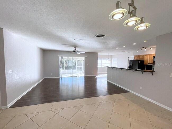 Building Photo - 14511 Brentwood Dr