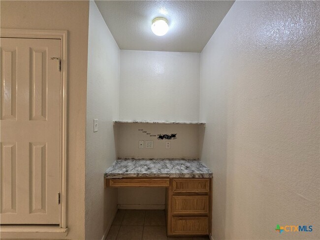 Foto del edificio - 1411 Nicholas Cir