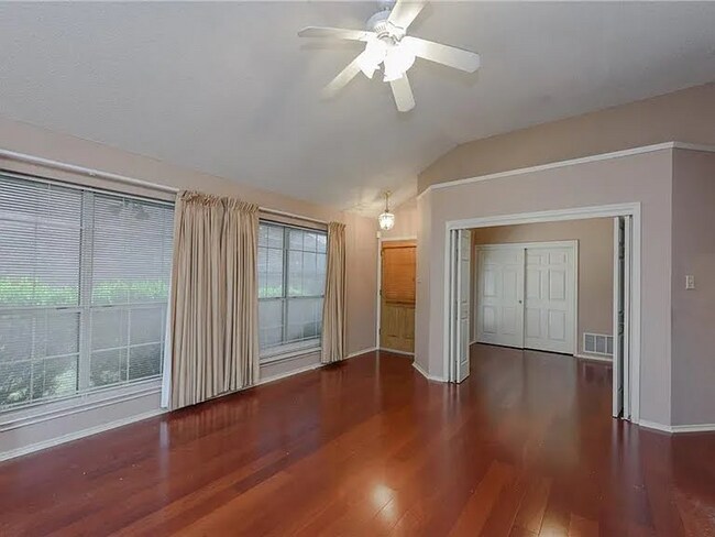 Building Photo - 911 Plantation Dr