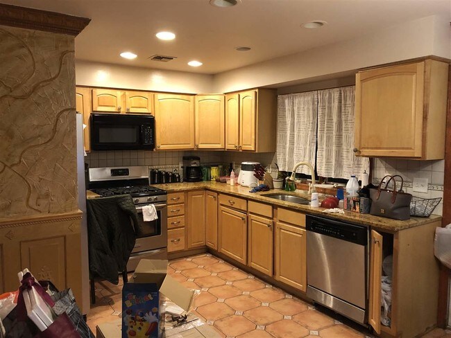 Foto del edificio - 6712 Bergenwood Ave