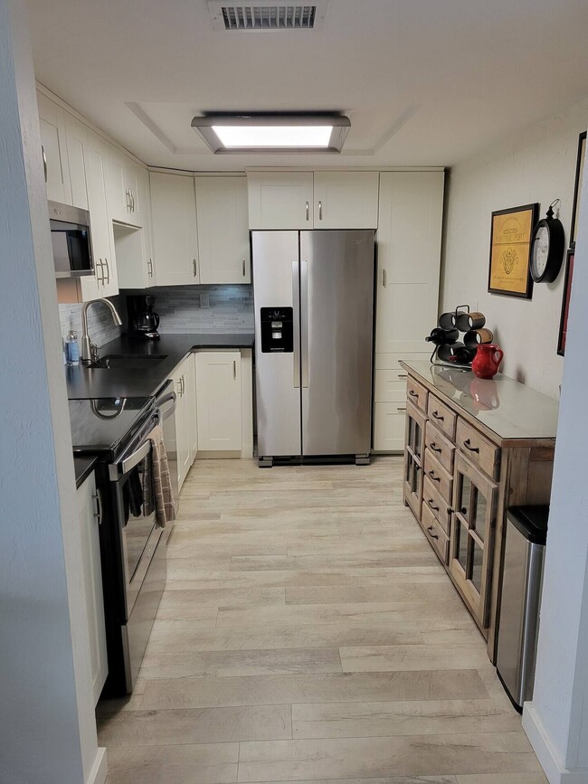 Building Photo - 618 Bird Bay Dr S