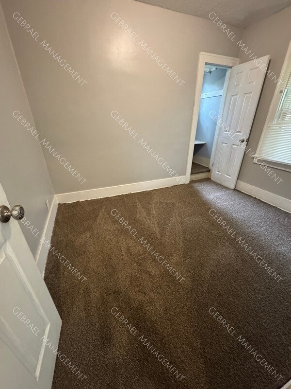 Building Photo - 2561 Tyrone St