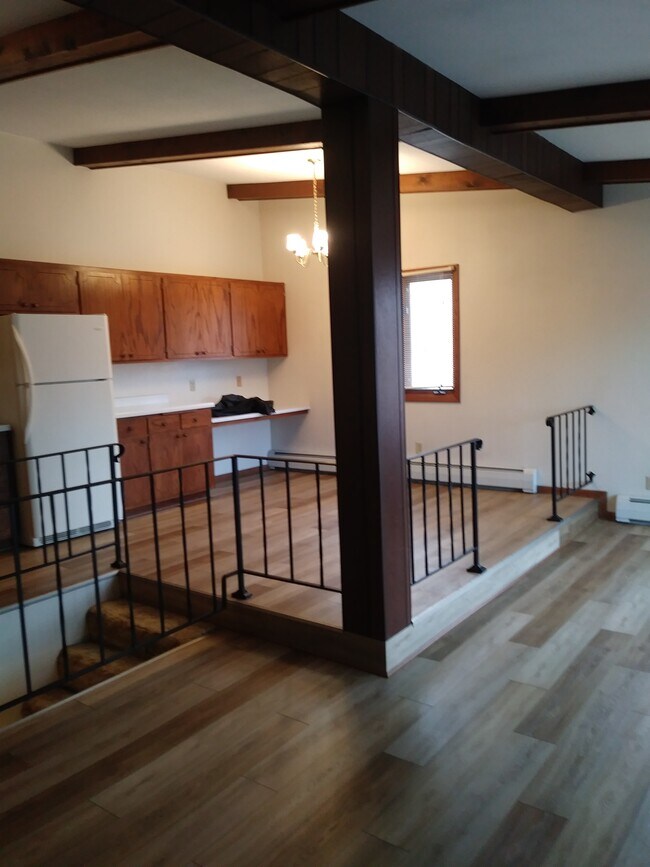 Foto del edificio - 815 Golf View Ln