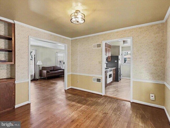 Building Photo - 902 Cypress St