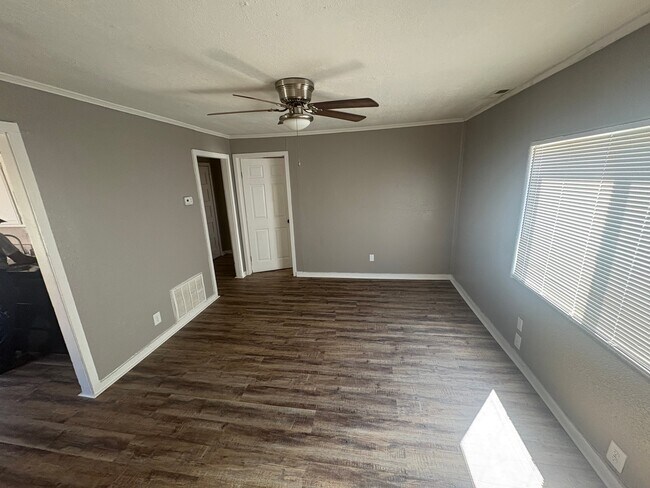 Building Photo - 4436 E Bayley St