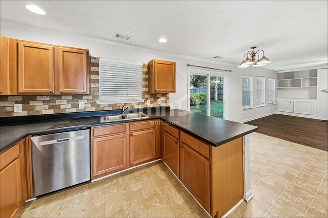 Foto del edificio - 218 Wild Flower Ln
