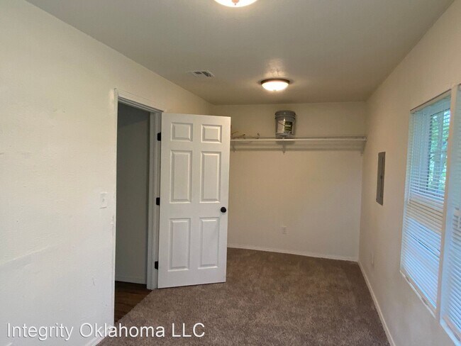 Building Photo - 3 br, 1 bath House - 609 E. Eufaula