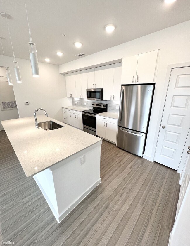Foto del edificio - 1 br, 1 bath Condo - 18822 Hilltop Commerc...