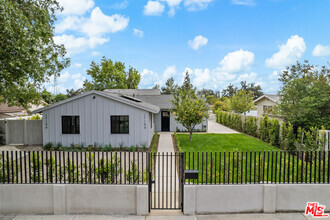 Building Photo - 17154 Rinaldi St