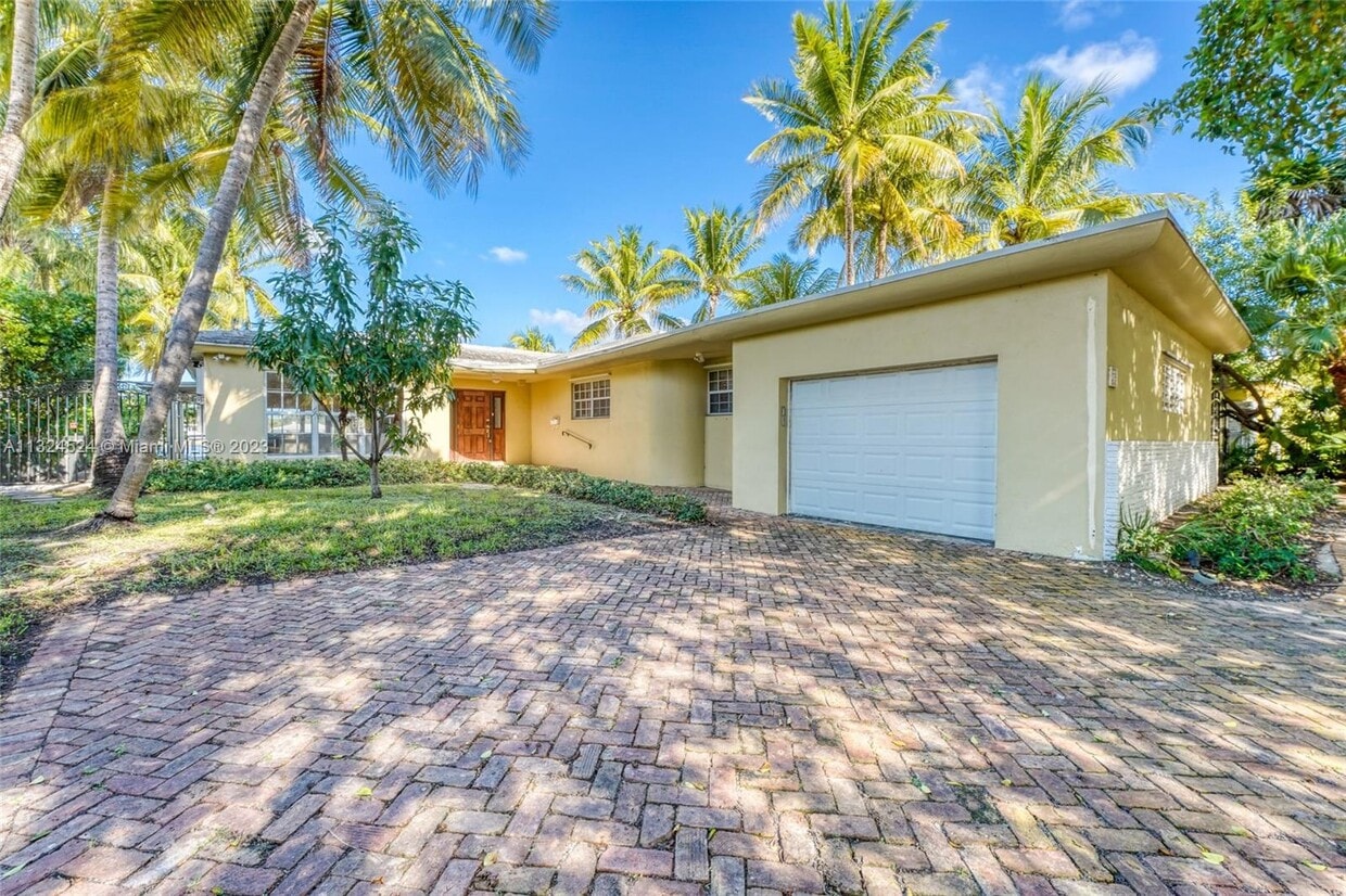 Foto principal - 275 N Shore Dr