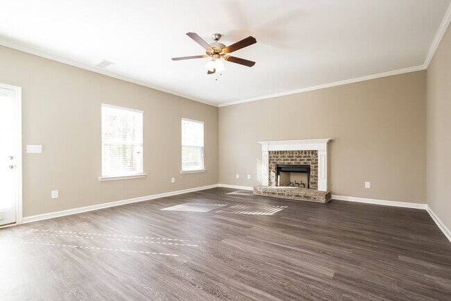 Building Photo - 646 Fieldcrest Dr